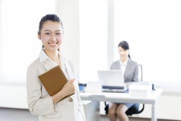 ラ・パルレの正社員 マーケティング 大手サロンの求人情報イメージ1