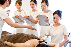 正社員 メイク・コスメ・化粧品のインストラクター・講師 専門学校の求人情報イメージ1