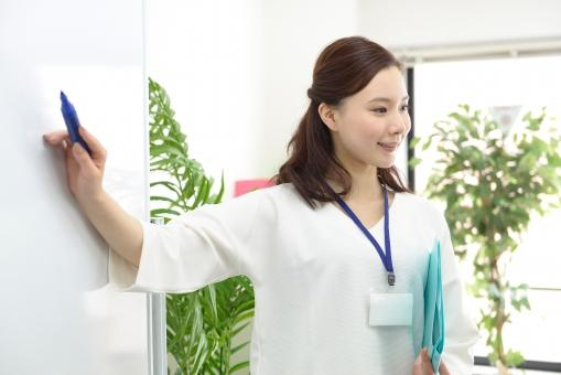 株式会社セルシーアンドルモンの正社員 メイク・コスメ・化粧品のインストラクター・講師 化粧品メーカー求人イメージ